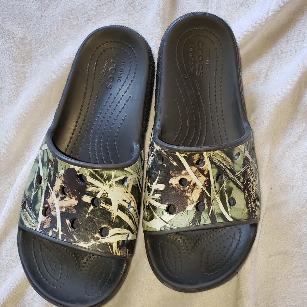 Iconic croc sliders